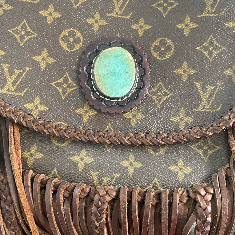 Stunning Authentic LV with turquoise buckle and braiding detail - Picture 2 of 9